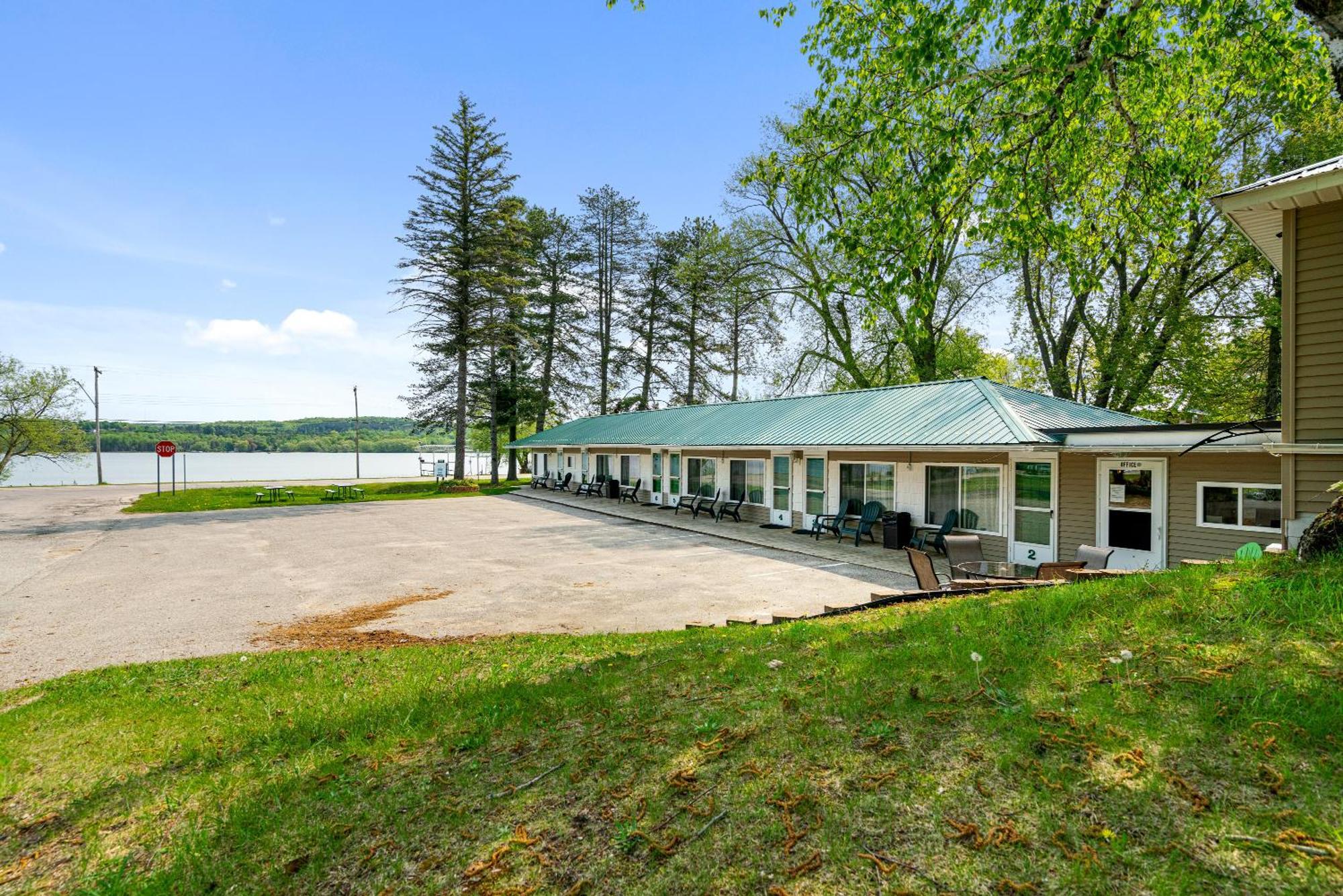 Motel South Arm Retreats East Jordan Exterior foto